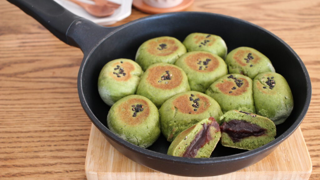 フライパンでつくる抹茶あんぱん